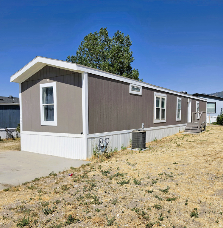 1604 N 180 E photo 3
