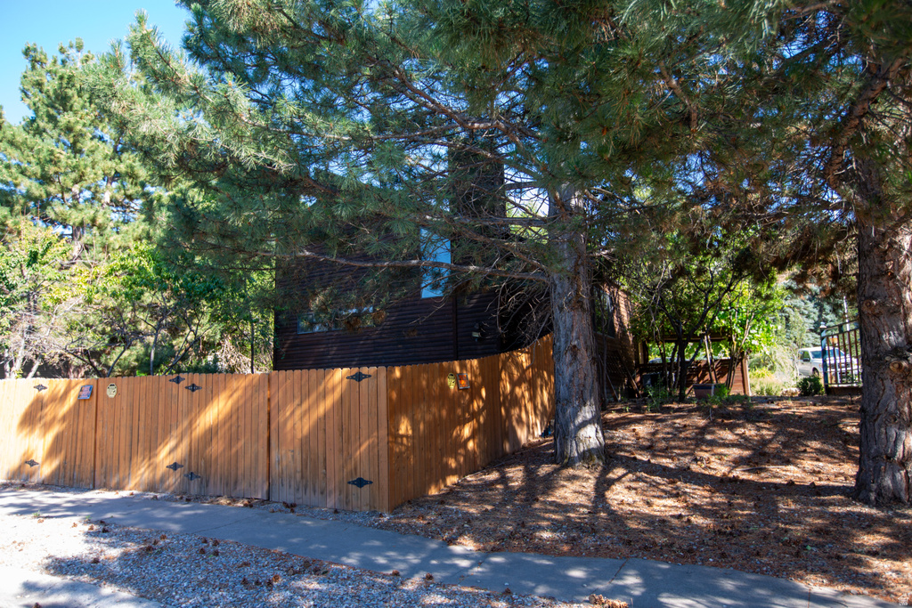 1500 SUMAC DR photo 5
