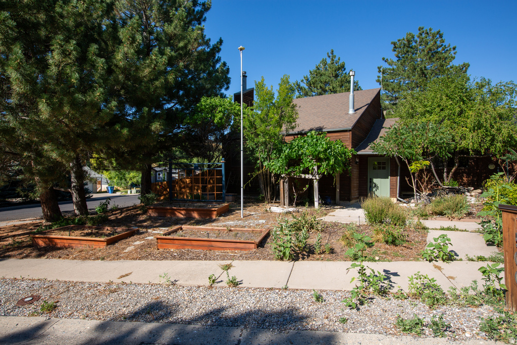 1500 SUMAC DR photo 3