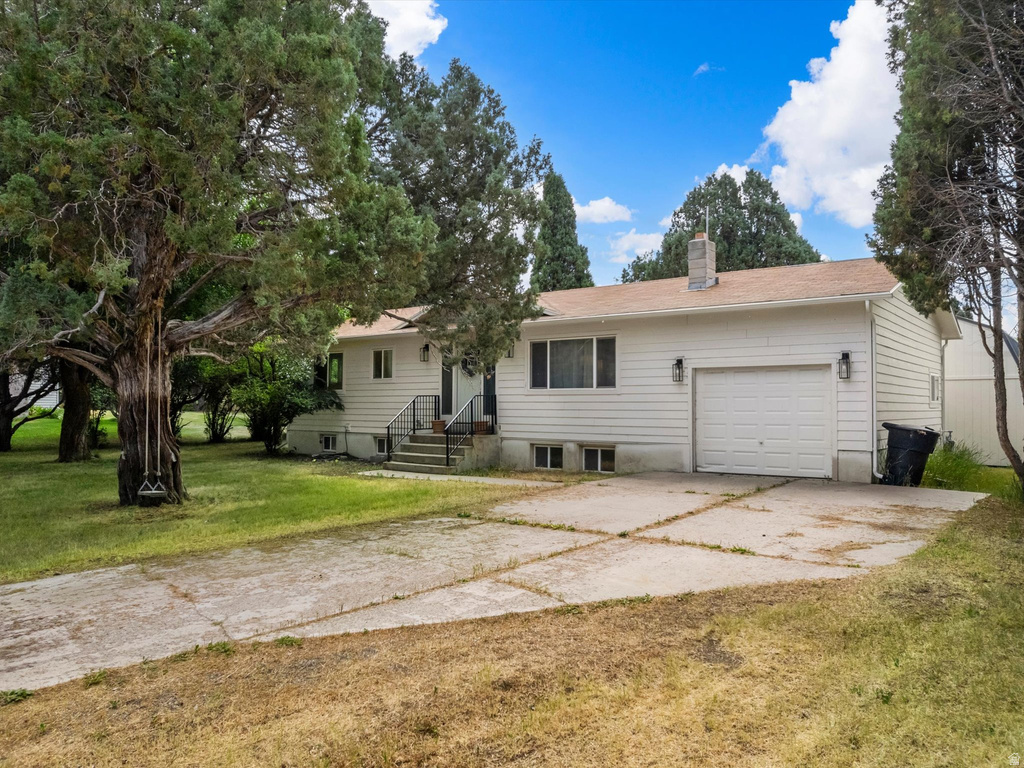 740 HOPKINS LN photo 5