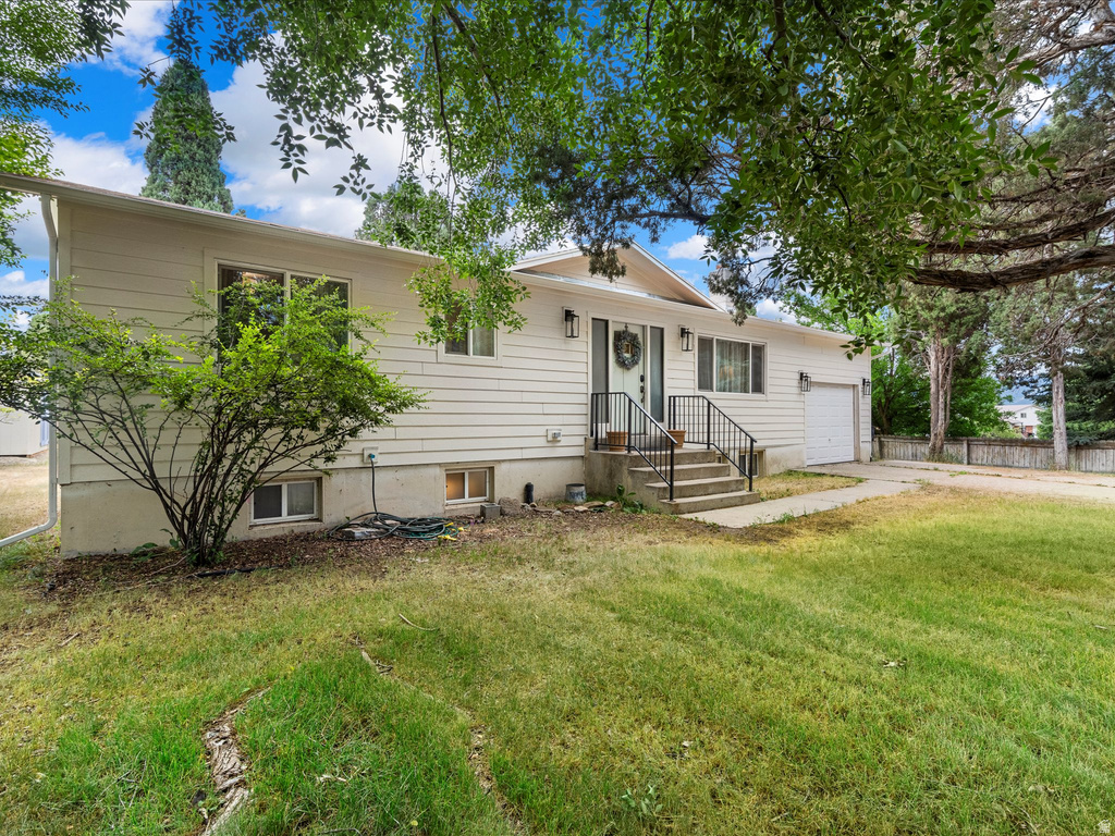 740 HOPKINS LN photo 4
