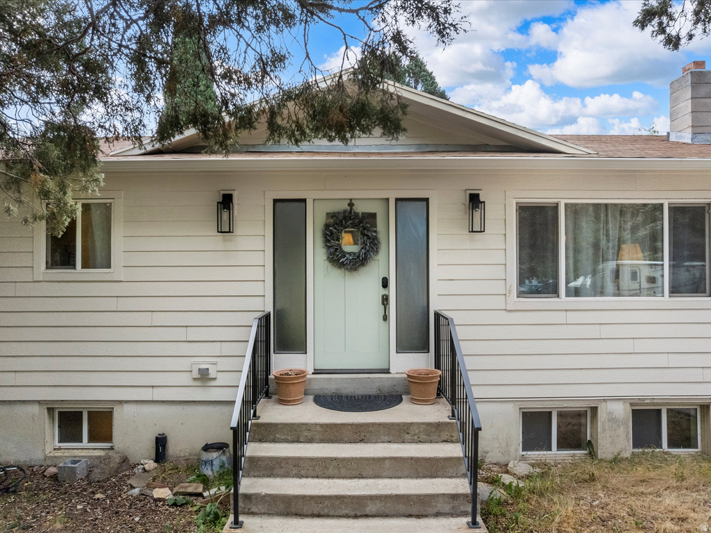 740 HOPKINS LN photo 2