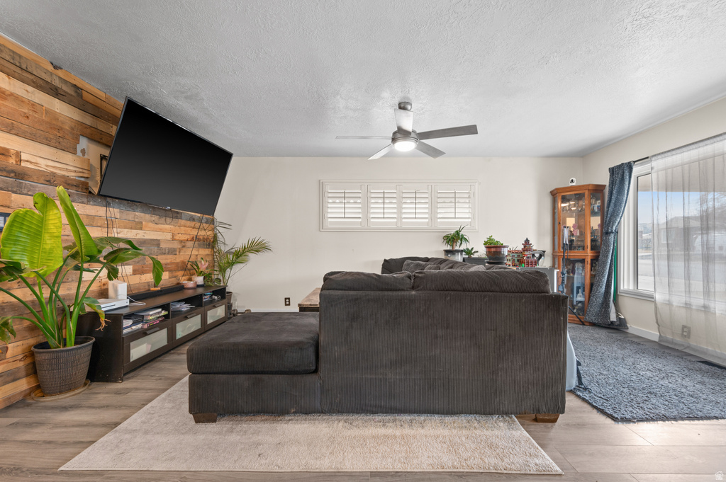 8628 W HELEN DR photo 2
