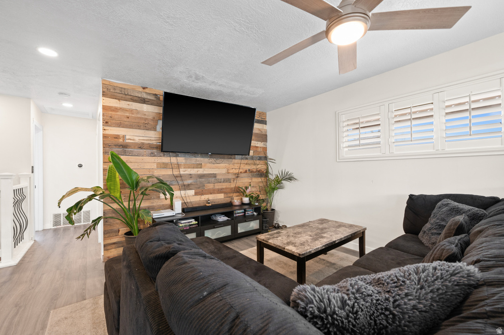 8628 W HELEN DR photo 4