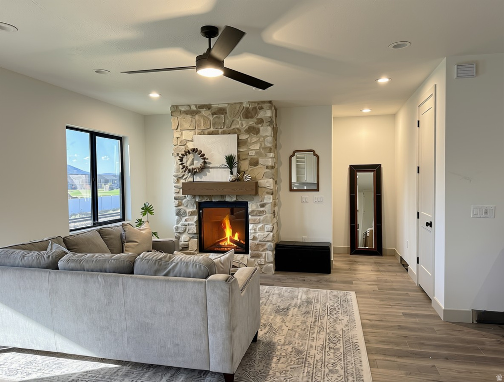 1154 S LAUREN LN photo 3