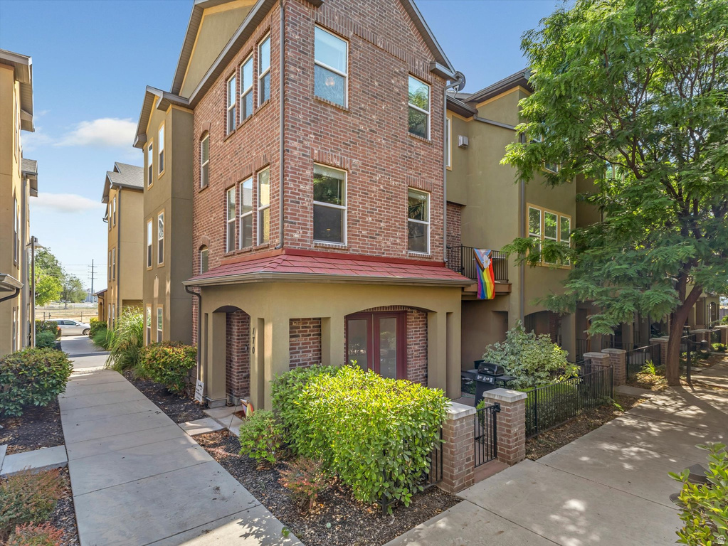 170 W BARRY LINKS WAY photo 2
