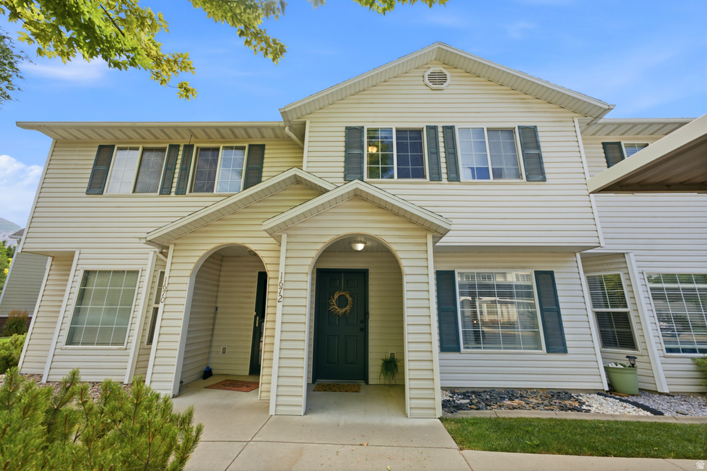 1672 S CANYONWOODS DR photo 2