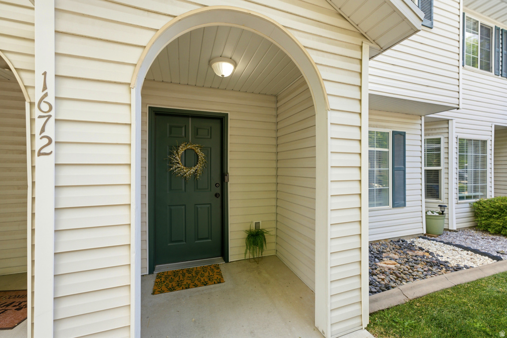 1672 S CANYONWOODS DR photo 3