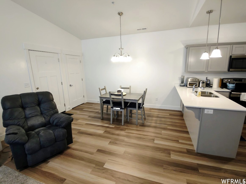 1813 W NEWCASTLE LN photo 3