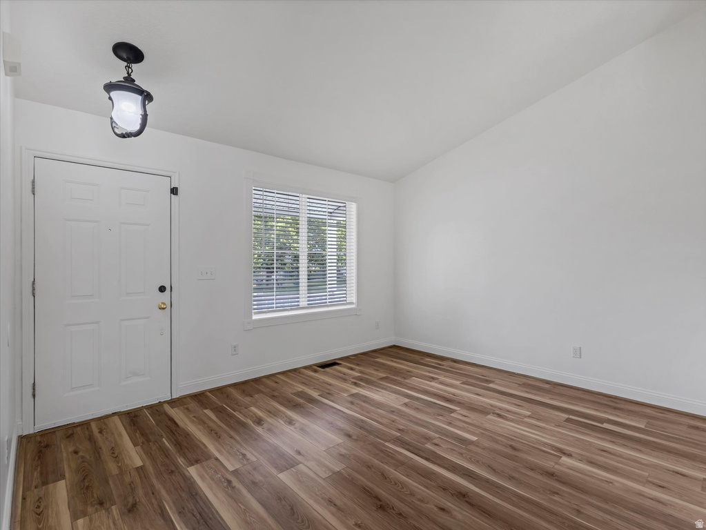 783 COUNTRY CLUB DR photo 4