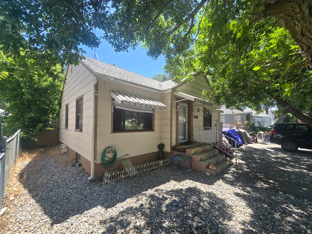 1530 CHILDS AVE photo 2