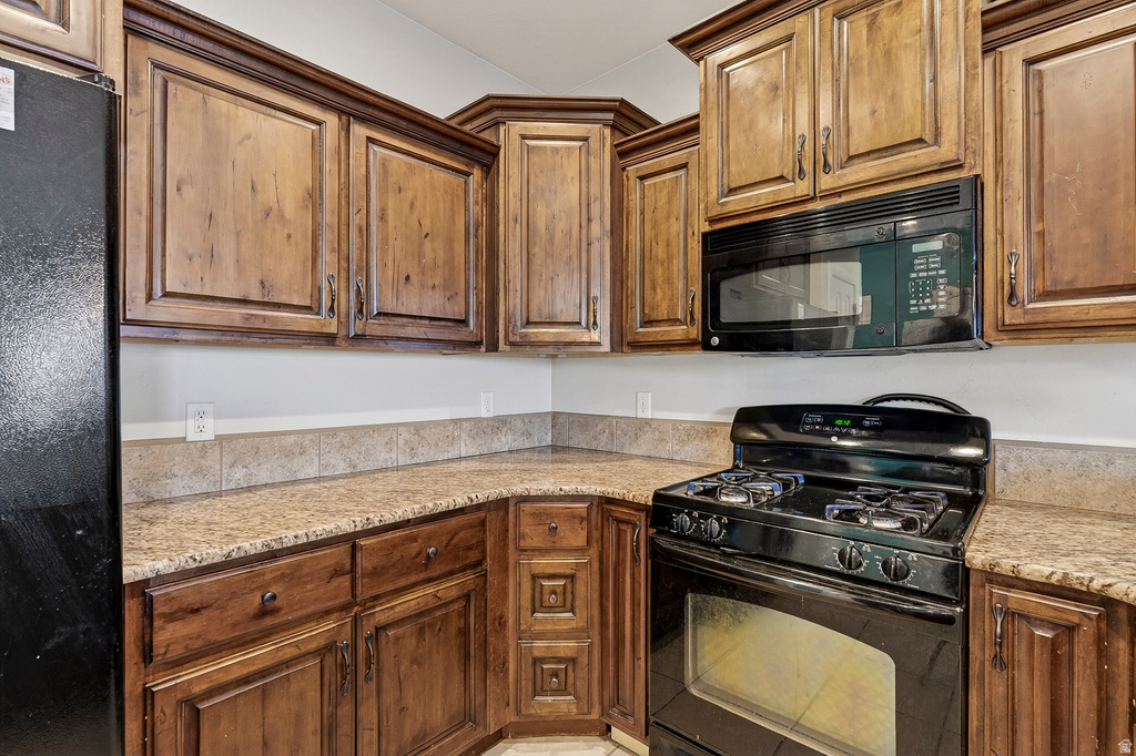1295 N CEDAR BLVD photo 3