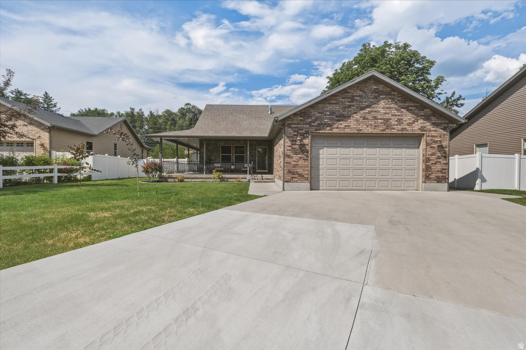 689 E APPLE DR. N photo 2