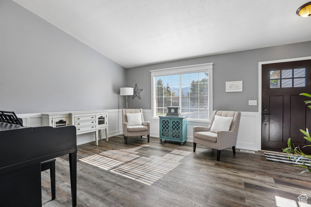 933 N 1430 E photo 2