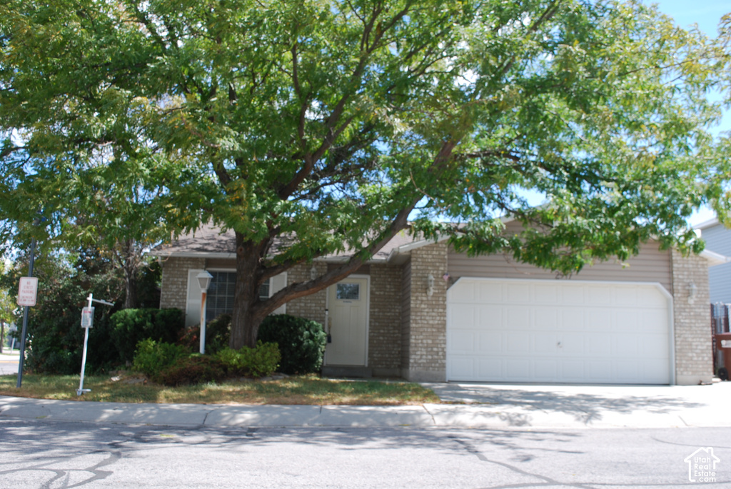 2917 S FLAIR ST photo 2