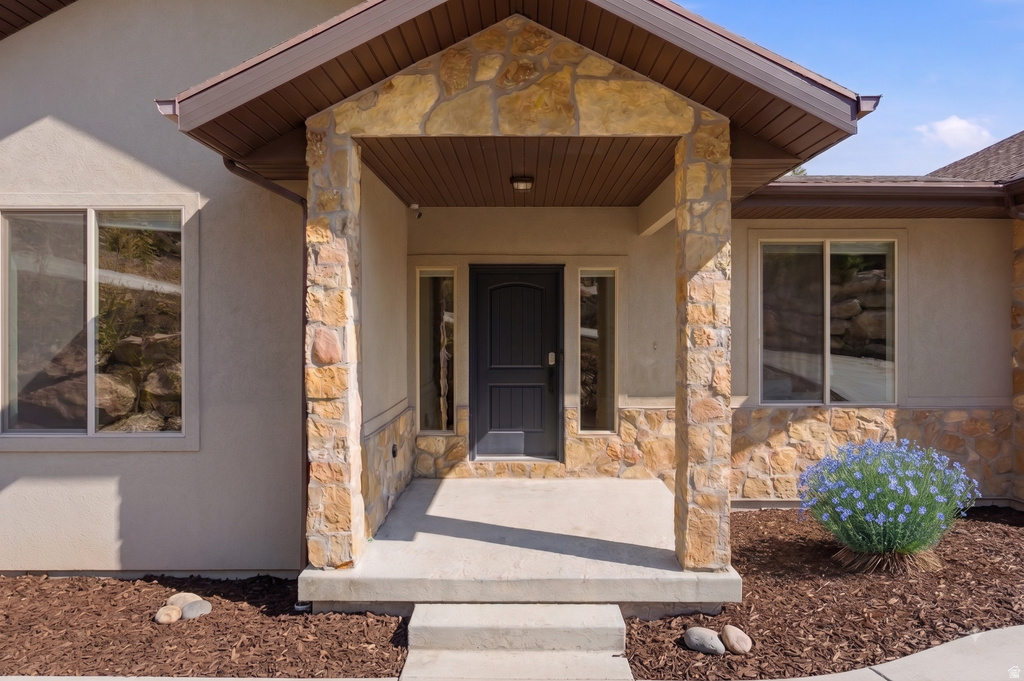 150 N CRESTVIEW DR photo 3