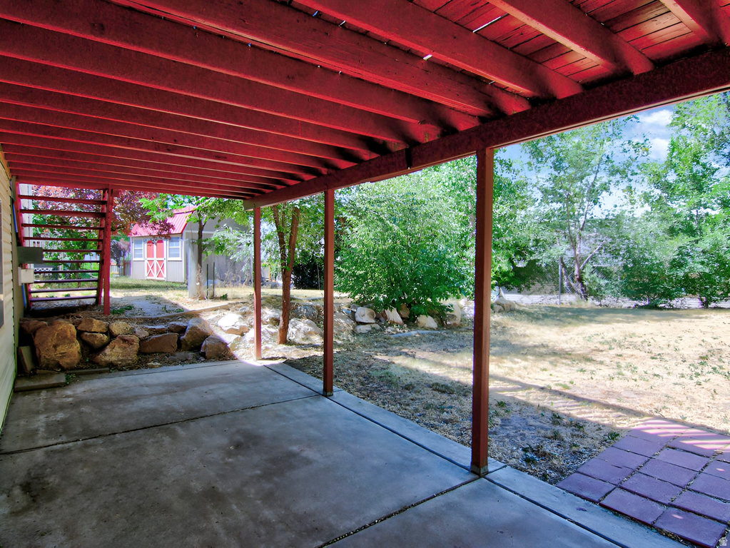 835 N 975 E photo 5