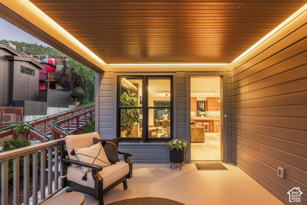 Covered outdoor patio with recessed ceiling lighting