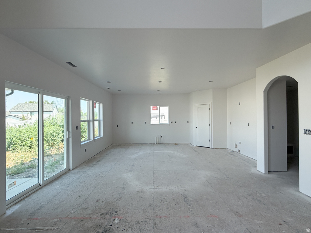453 N 700 W photo 4