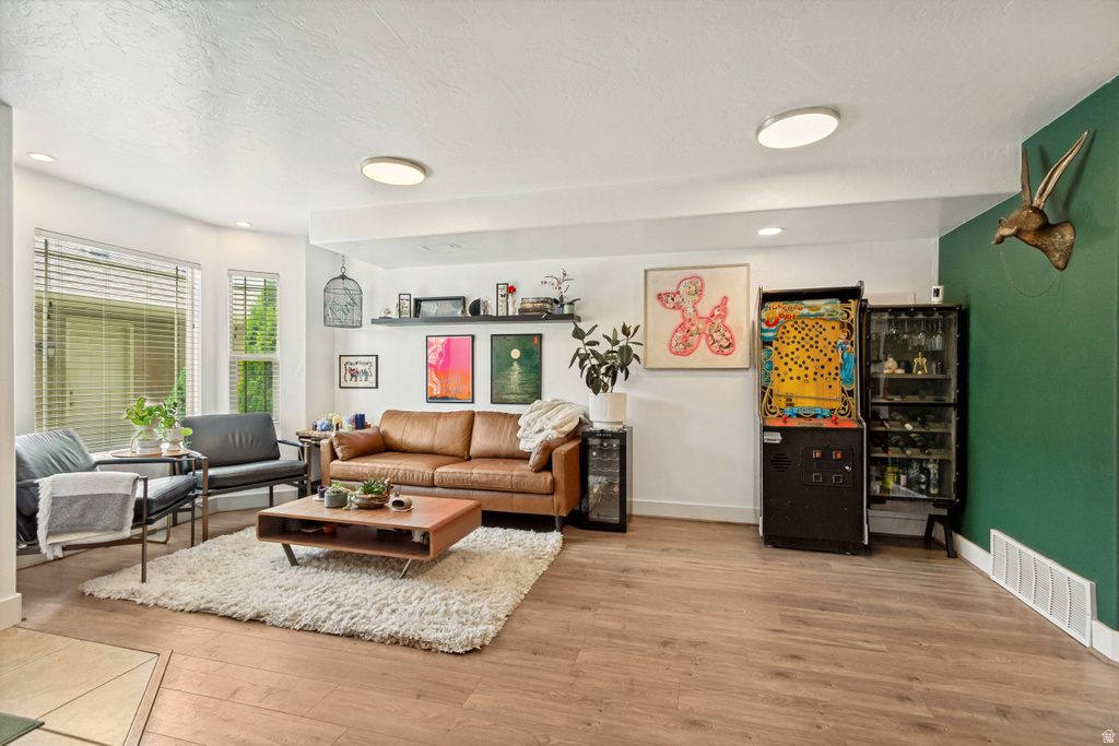 109 S TAMARAK CIR photo 2