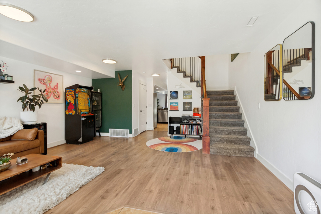 109 S TAMARAK CIR photo 3
