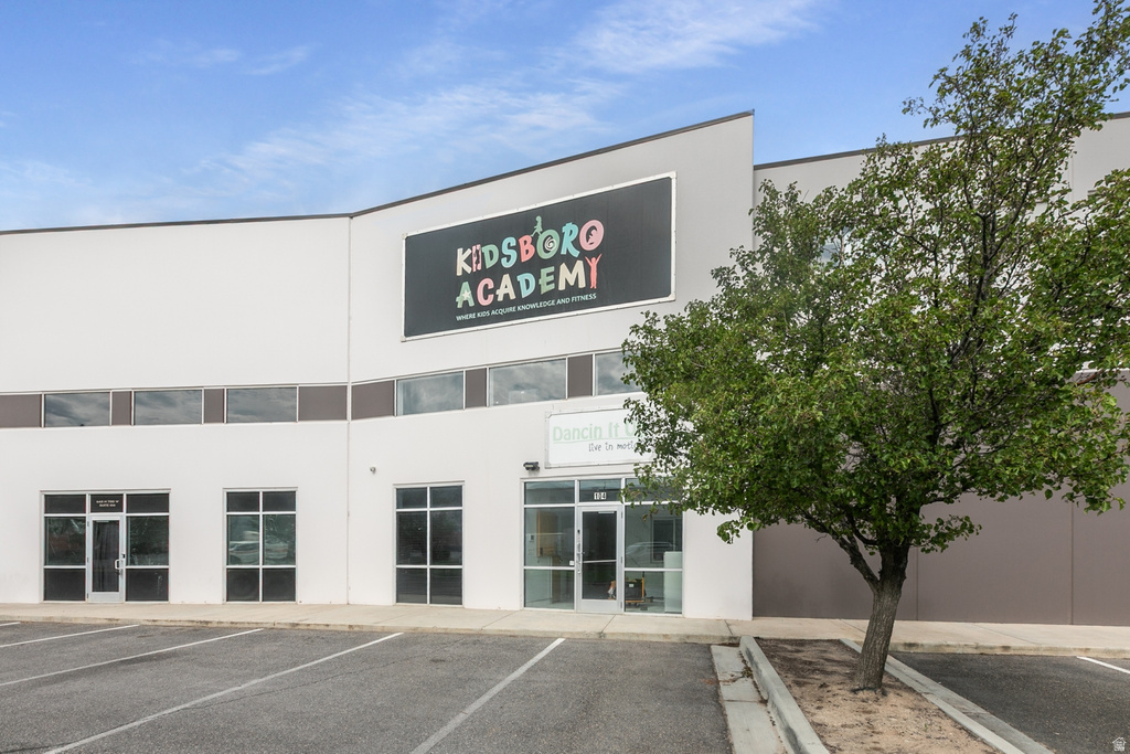 445 N 700 W photo 2