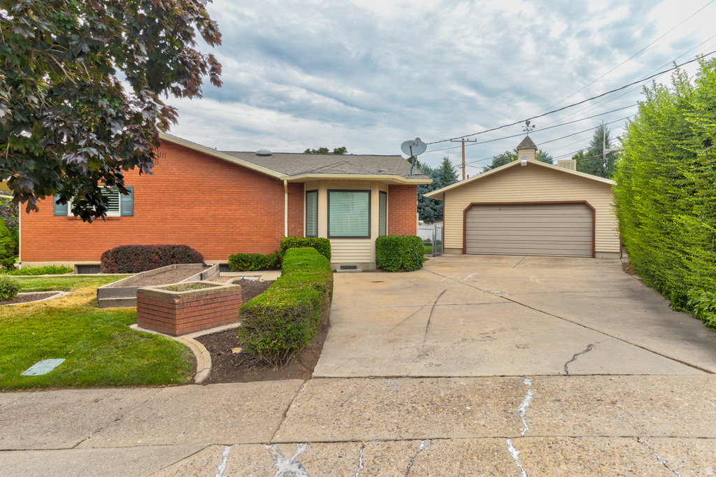 306 N 650 E photo 3