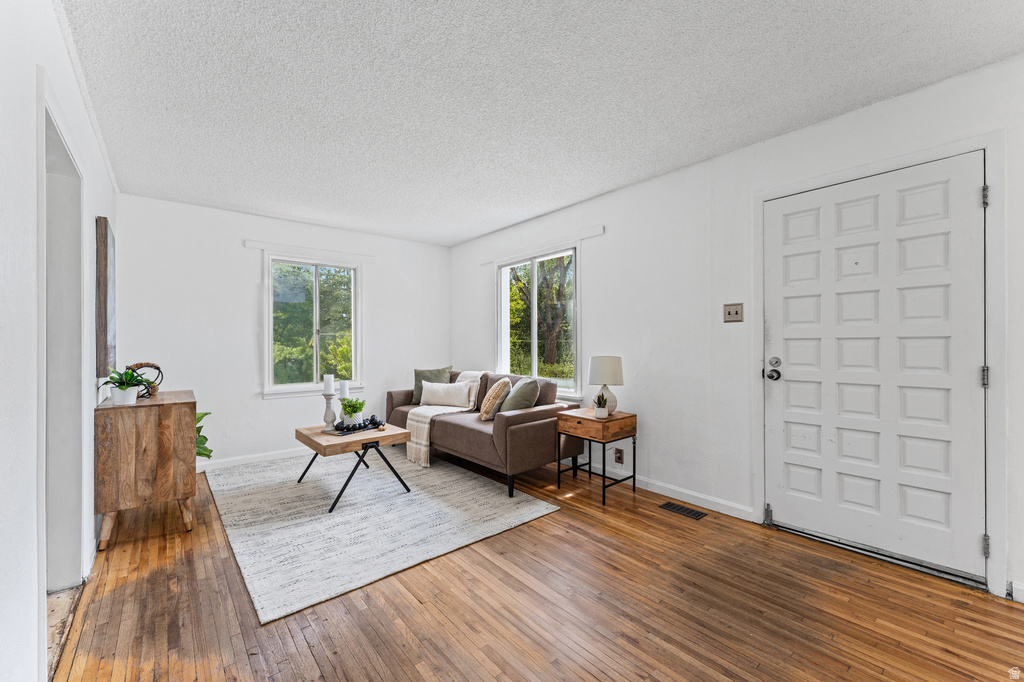 1228 IOLA AVE photo 2