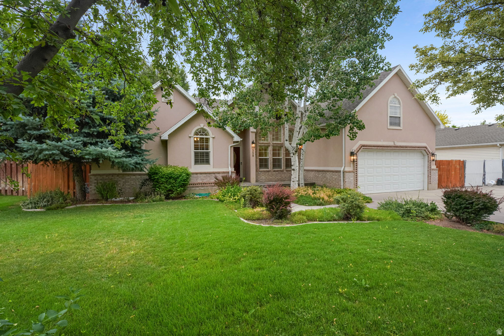 558 N BAKER LN (270 E) E photo 2