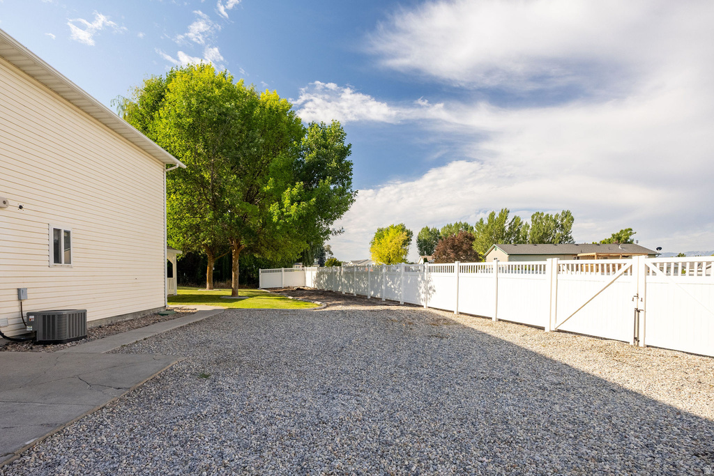 202 W 225 N photo 5