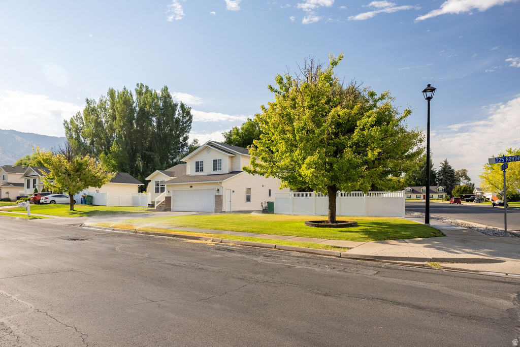 202 W 225 N photo 4