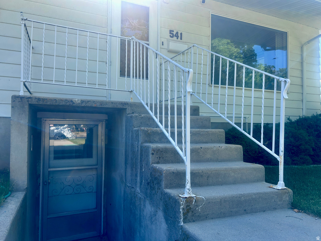 541 S 300 W photo 4
