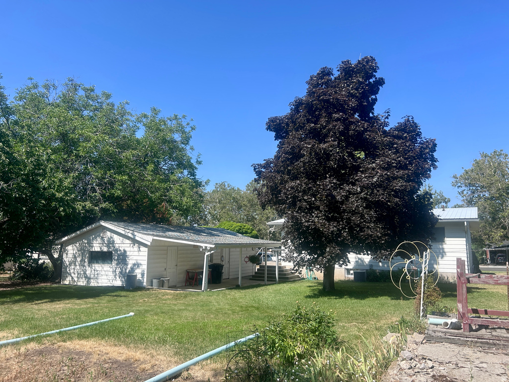 541 S 300 W photo 2
