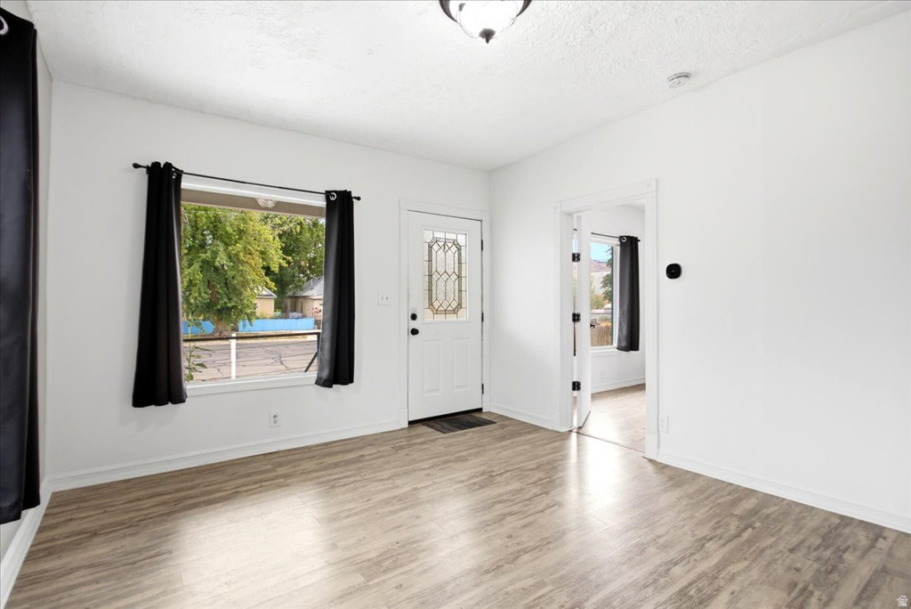 709 W 400 N photo 4