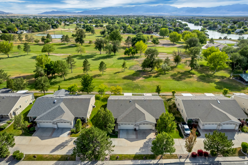 33 CLUBHOUSE DR photo 2