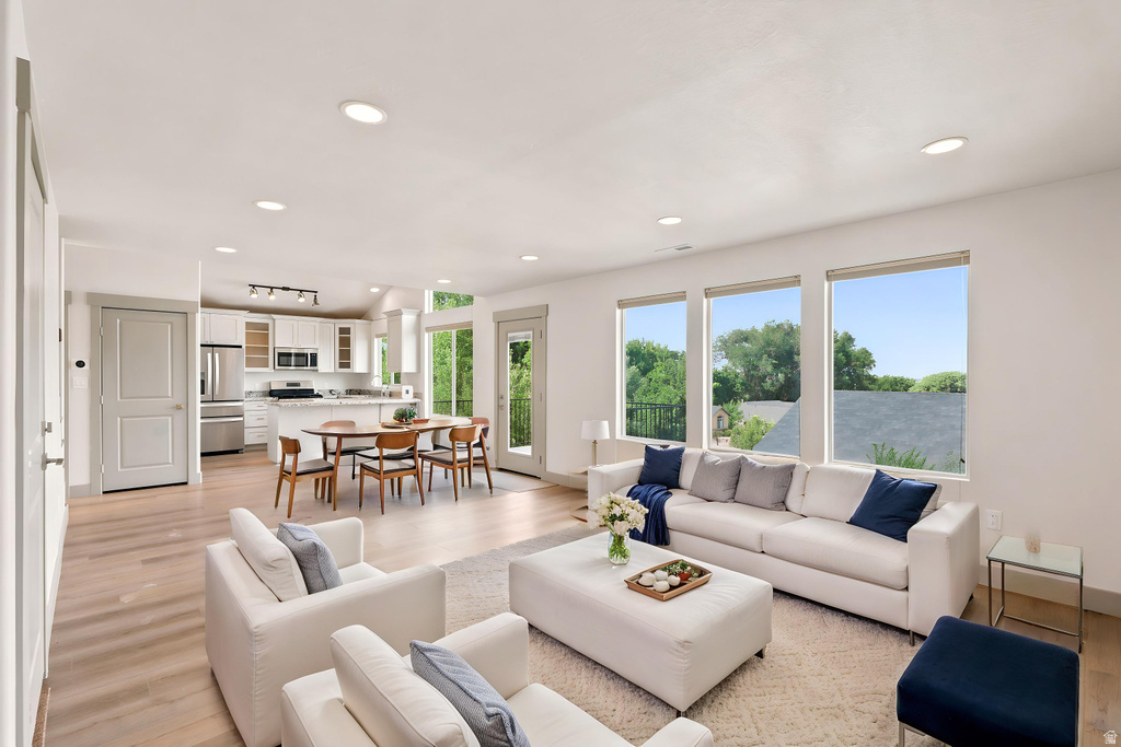 1126 E BENCHVIEW DR photo 4