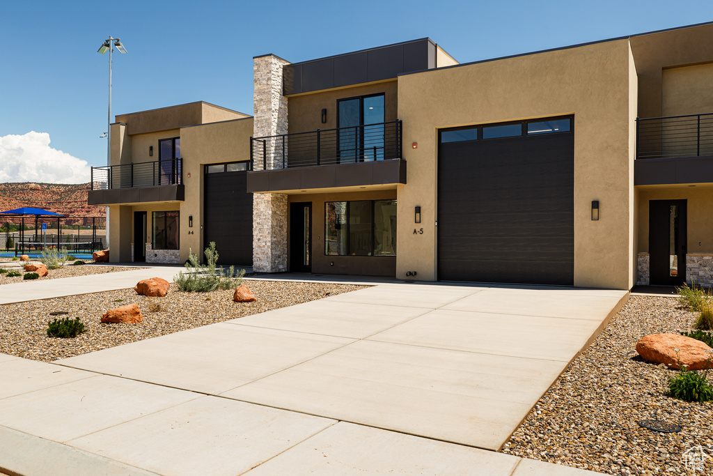 425 W MOMORI CIR photo 3
