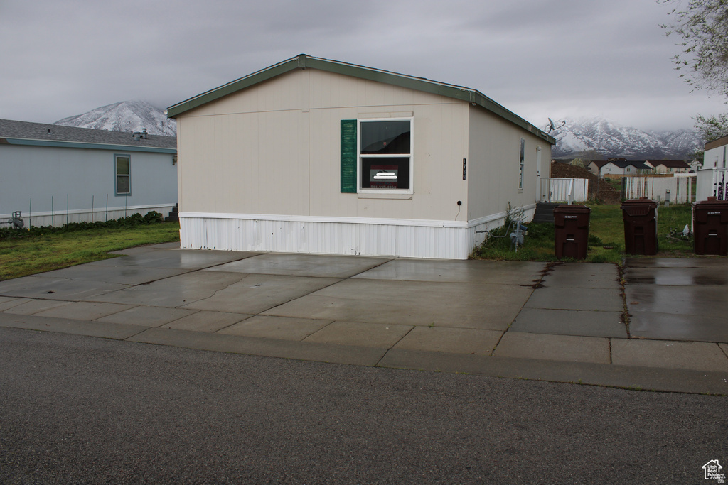 1738 N 210 E EAST photo 2