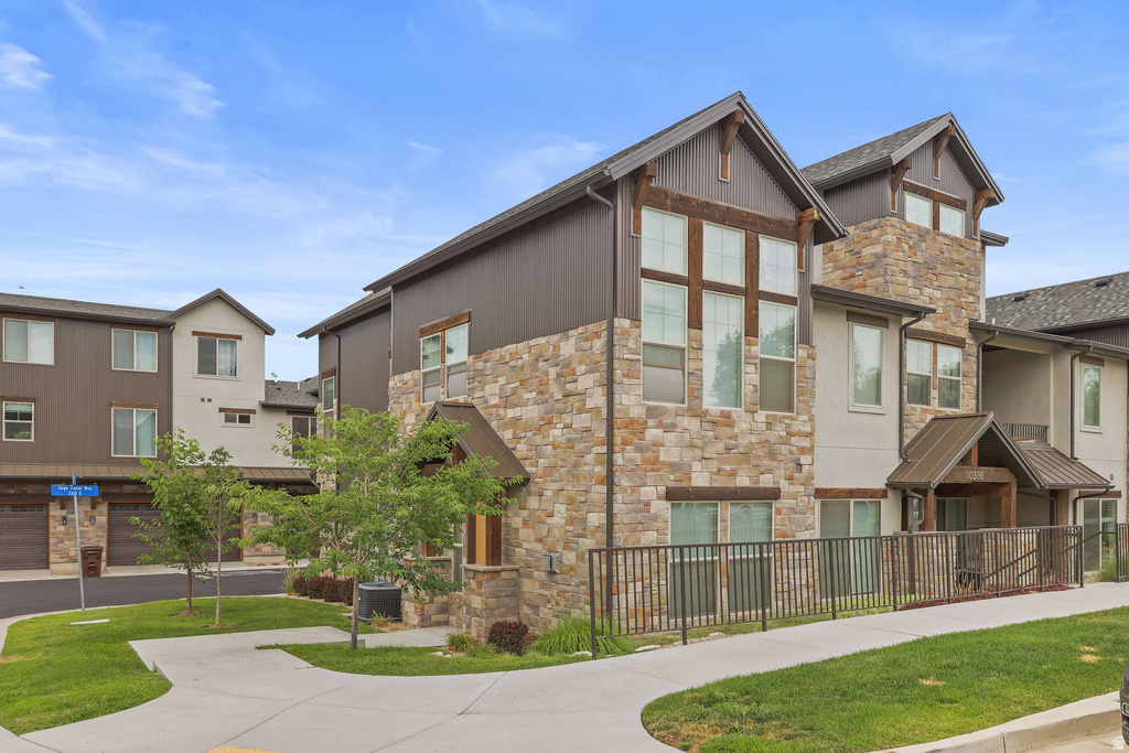 10392 S Beetdigger Blvd E, Sandy, UT 84070