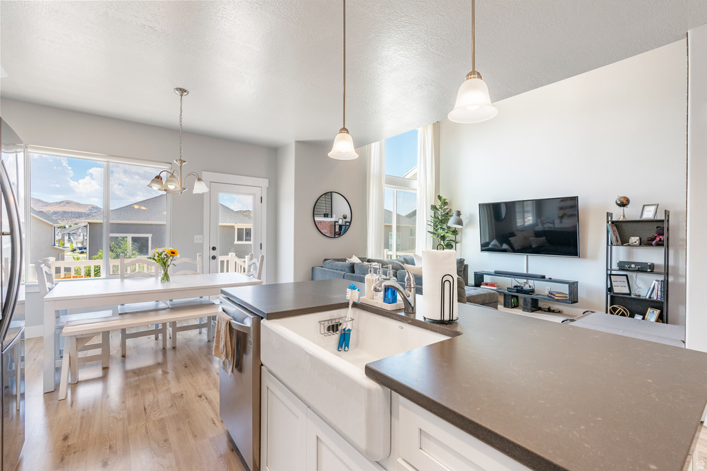 1721 W NEWCASTLE S LN photo 4