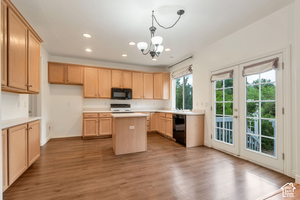Kitchen featuring wood-finish flooring, recessed lighting, and a central island