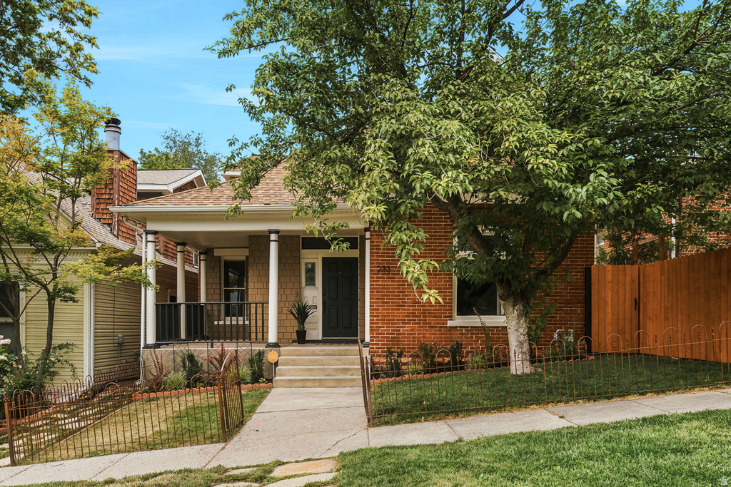 233 N G E ST photo 3