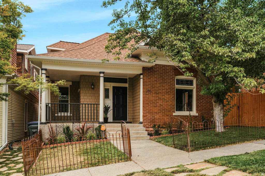 233 N G E ST photo 4