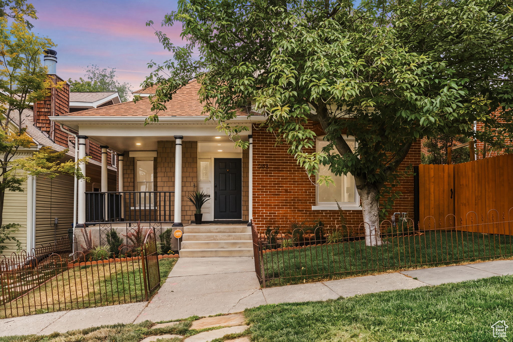 233 N G E ST photo 2