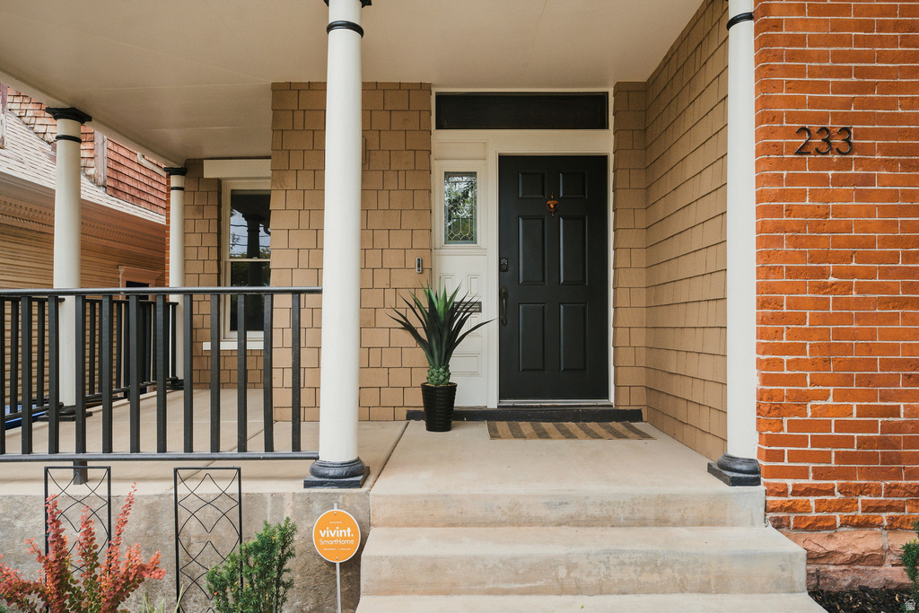 233 N G E ST photo 5