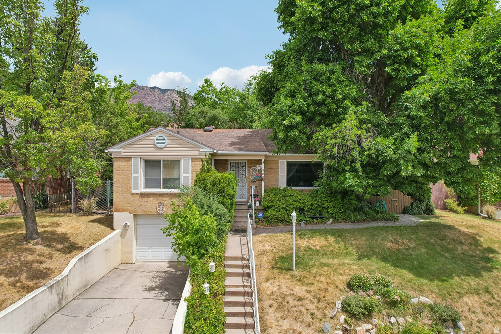 3020 CIRCLE WAY photo 2