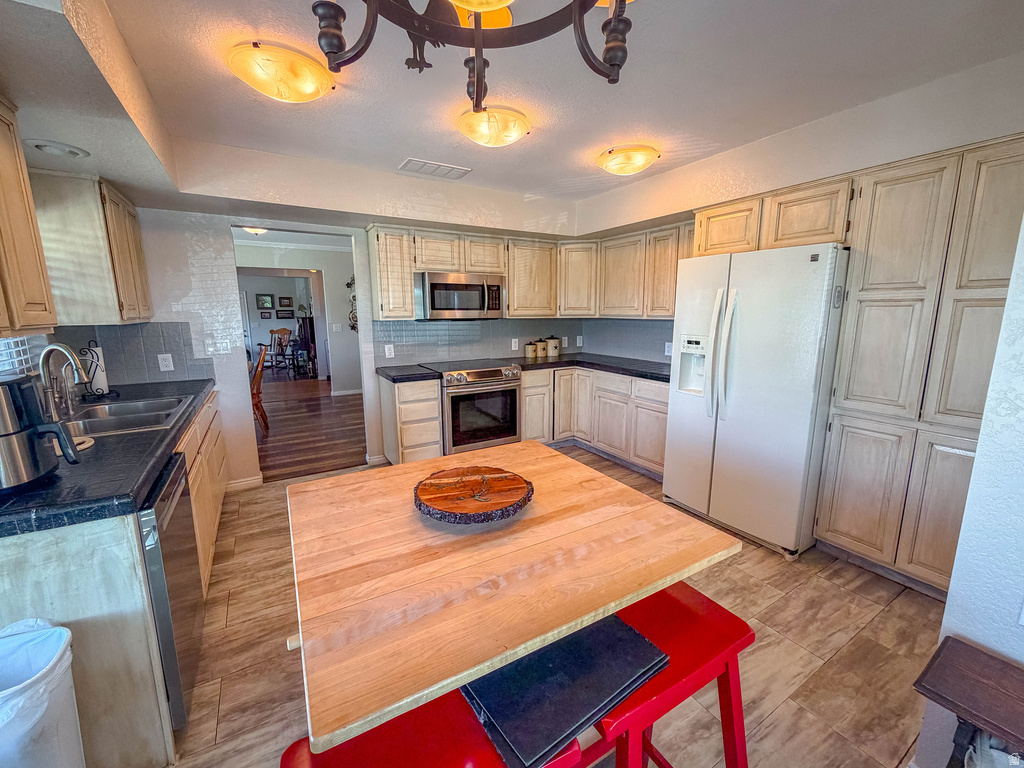 1272 E CHOKEBERRY DR photo 5