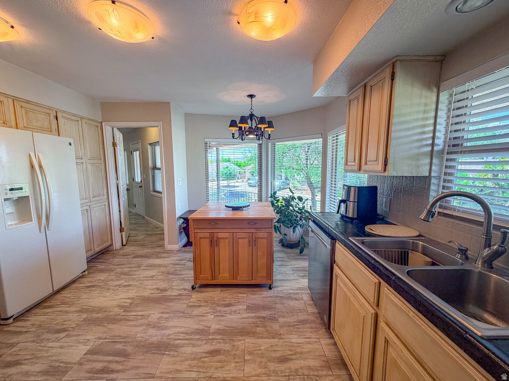 1272 E CHOKEBERRY DR photo 3