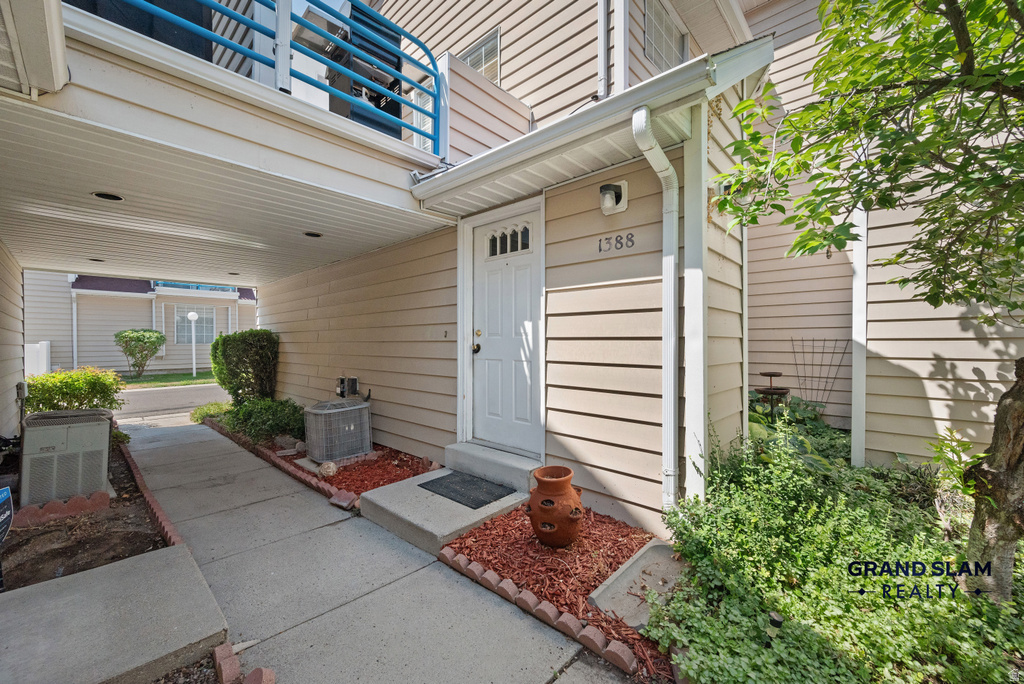 1388 W OCEAN CT photo 2