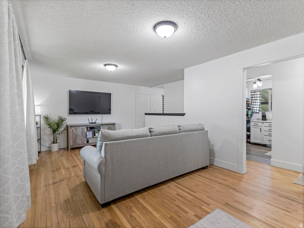 532 W FORBES N AVE photo 2